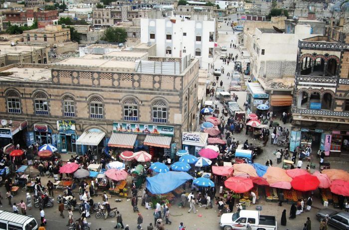 مليشيا الحوثي تغلق عدداً من المحال التجارية في ذمار