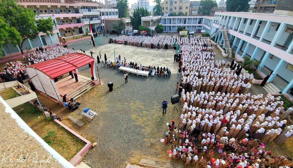 شاهد بالفيديو: أنشودة سبتمبرية لطالبات مدرسة في تعز تثير التواصل الاجتماعي 