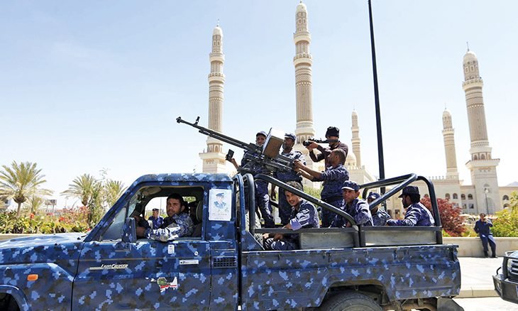 لجان حوثية لحصر المغادرين 