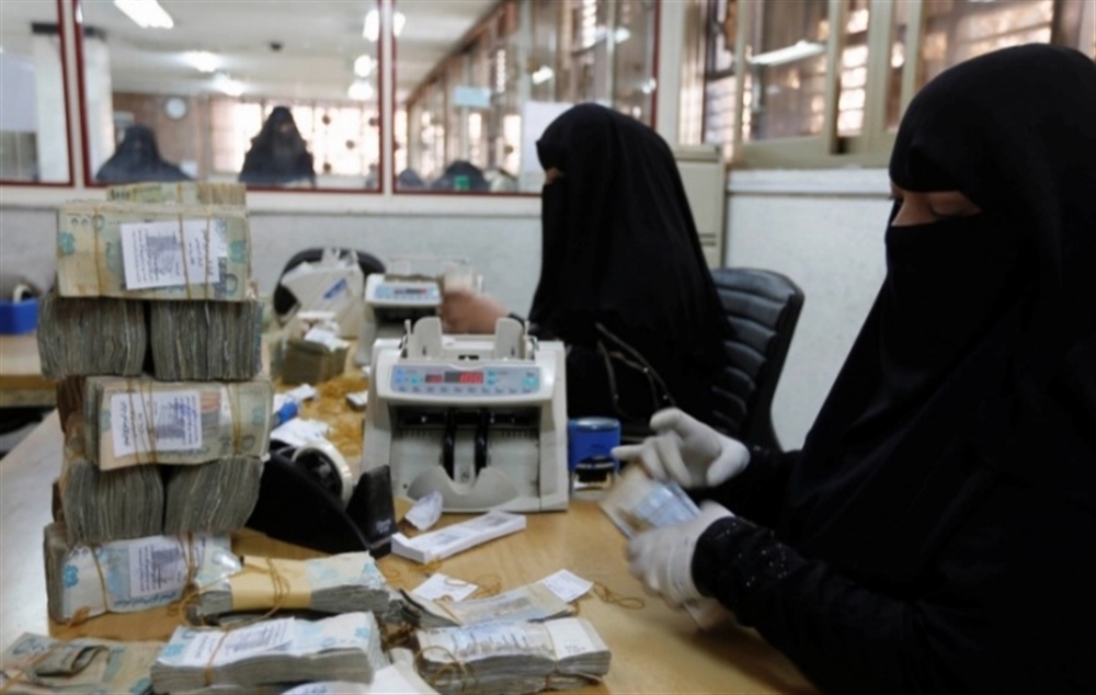 تعز.. تدشين صرف مرتبات المدنيين والبداية لهذه المكاتب