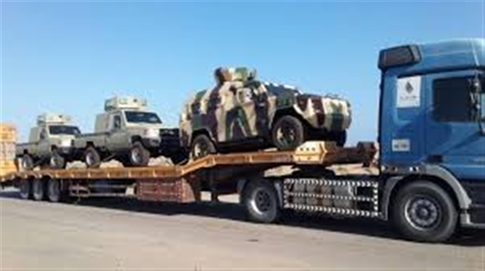 معدات وآليات عسكرية سعودية في طريقها الى عدن