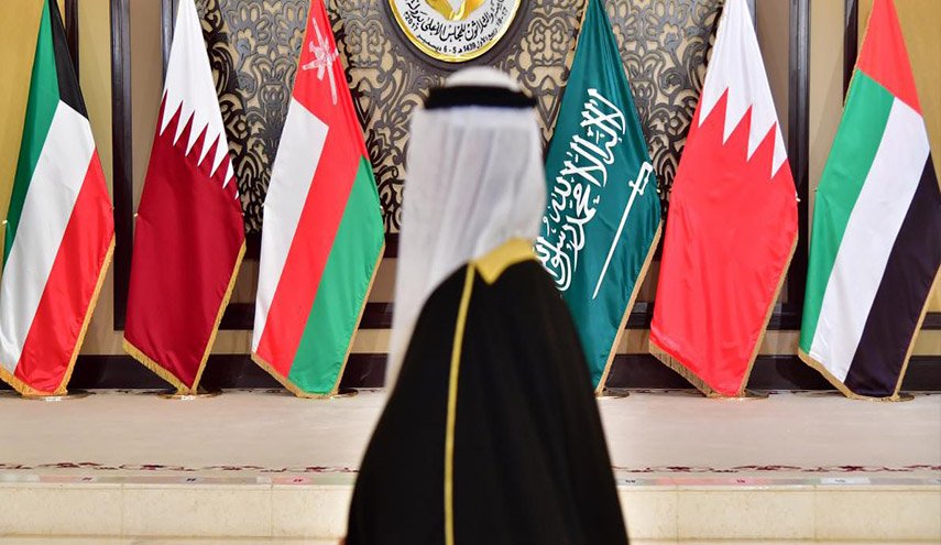 مسؤول خليجي يكشف هدف المشاورات اليمنية في الرياض