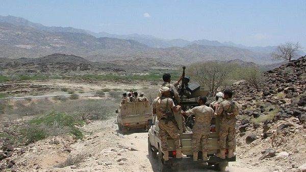 تعز.. مقتل وجرح  3 جنود في قصف حو-ثي تزامن مع هجوم على موكب وزير الدفاع