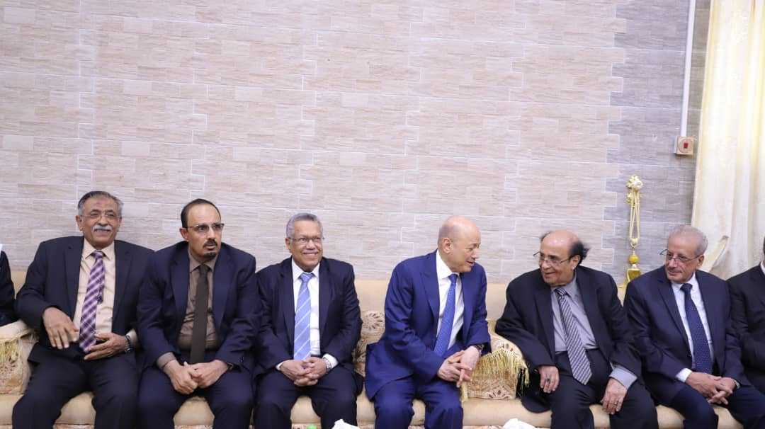 العليمي والعطاس وبن دغر وآخرون في حضرموت.. ماذا قال الرئيس في أول تصريح من المكلا؟