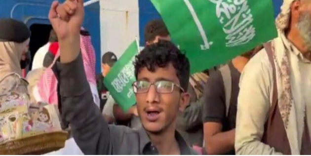 شاب يمني يلقي قصيدة عصماء في الملك سلمان وولي عهده "شاهد الفيديو"