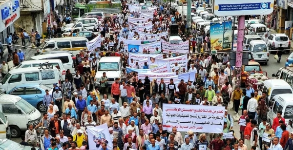 تظاهرة في تعز رفضا للهدنة وتنديدا بالتواطؤ الأممي مع جرائم المليشيات
