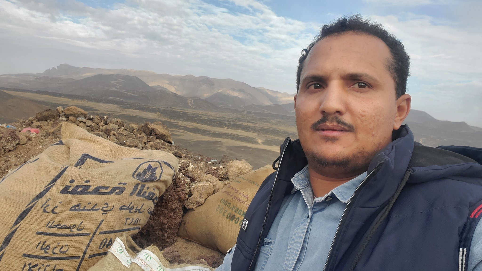 صحفي يمني موال للحكومة ينشر صورا من الخطوط الأمامية للقتال في الكسارة