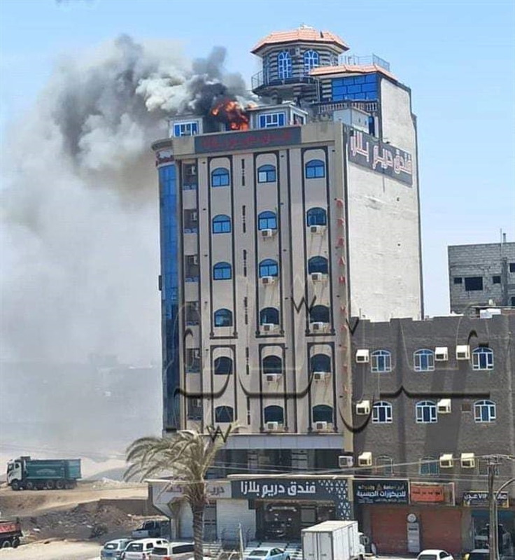 اندلاع حريق في أحد فنادق عدن