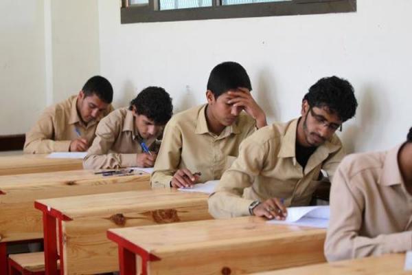 الحكومة اليمنية تسحب الاعتراف بشهائد الثانوية الصادرة من مناطق المليشيا