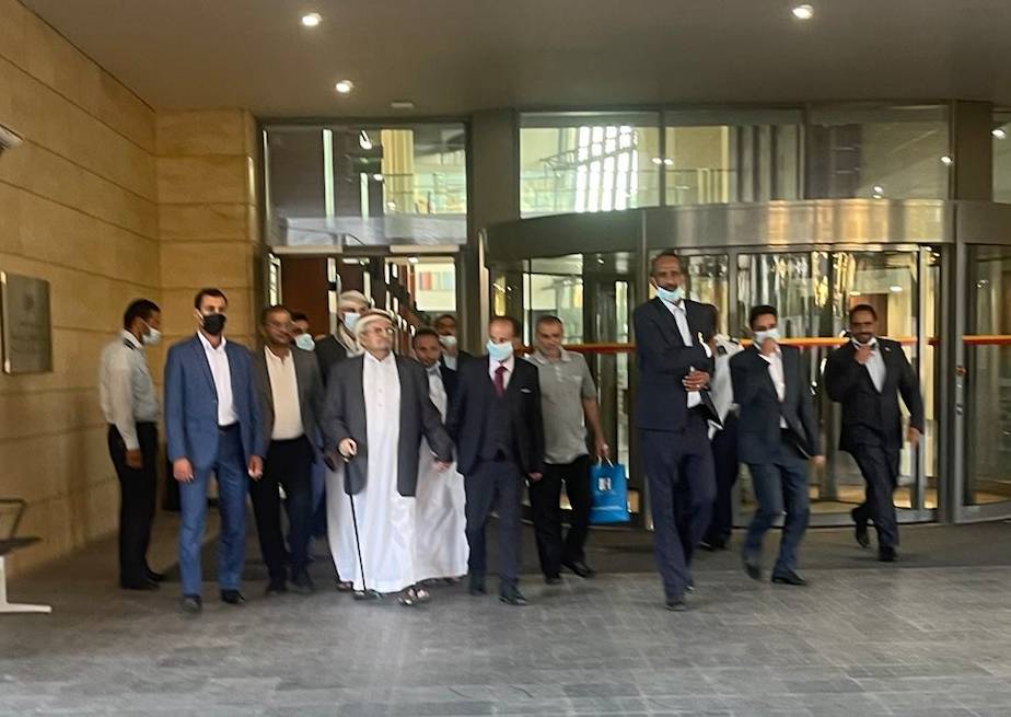 الشيخ صادق الاحمر يغادر المستشفى بحالة صحية جيدة.. مصادر تحدد وجهته!