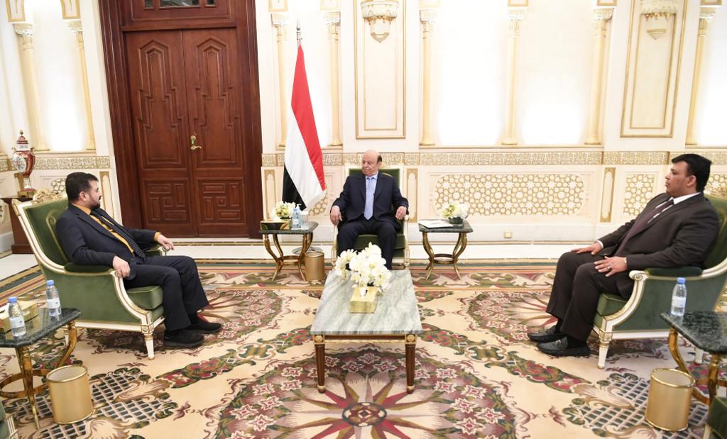 هادي يوجه بمراجعة أعمال البنك المركزي اليمني
