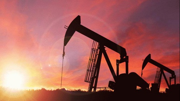  النفط يرتفع بفضل توقعات الطلب الأميركي على الوقود