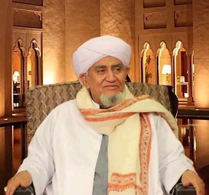 من هو العلامة اليمني أبو بكر المشهور الذي أحدث وفاته جدلا واسعا؟