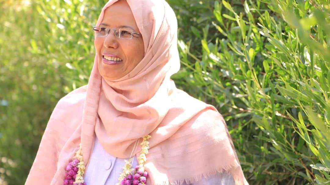 دكتورة في جامعة صنعاء تعلن بيع أثاث منزلها مقابل لقمة العيش