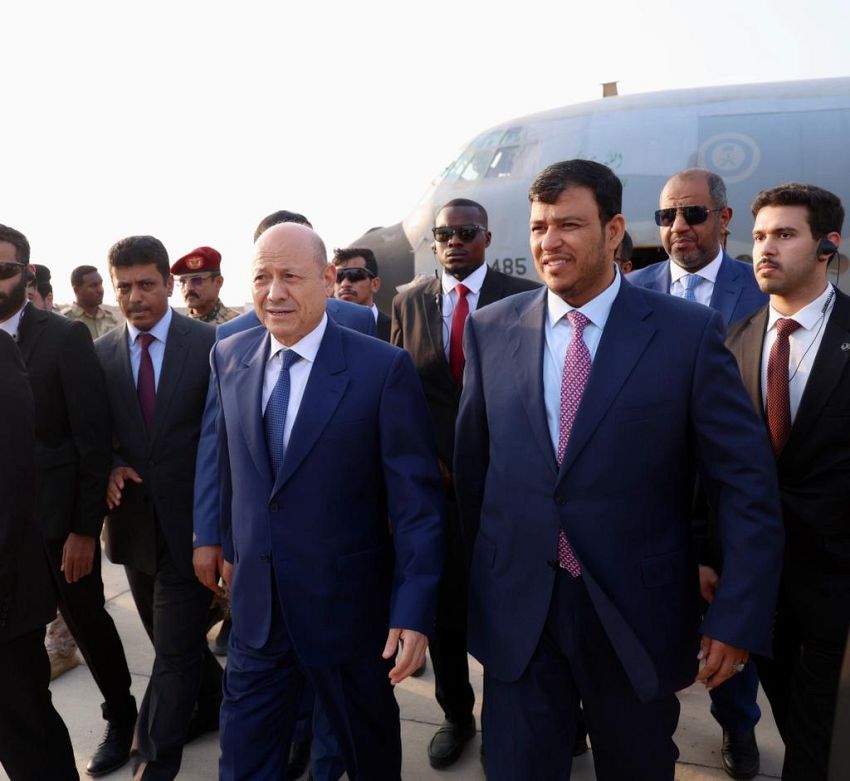 رئيس مجلس القيادة الرئاسي وعضو المجلس عبدالله العليمي يعودان الى عدن