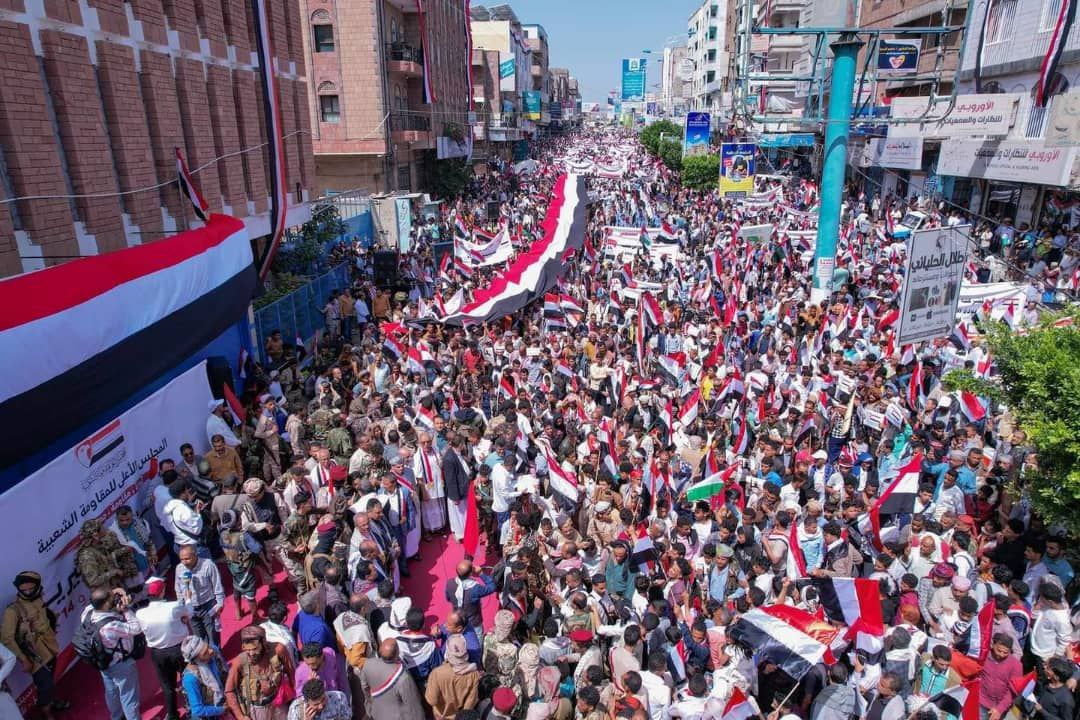 مهرجان جماهيري حاشد في تعز بمناسبة ذكرى ثورة سبتمبر المجيدة (صور)