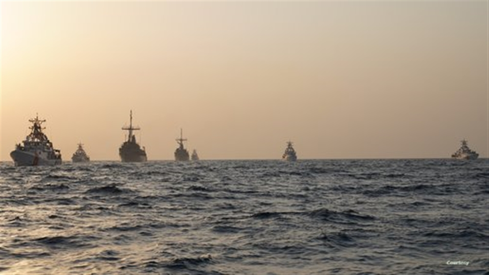 عبور سفن حربية في البحر الأحمر والمليشيا تعجز عن اعتراضها بسبب جنسيتها