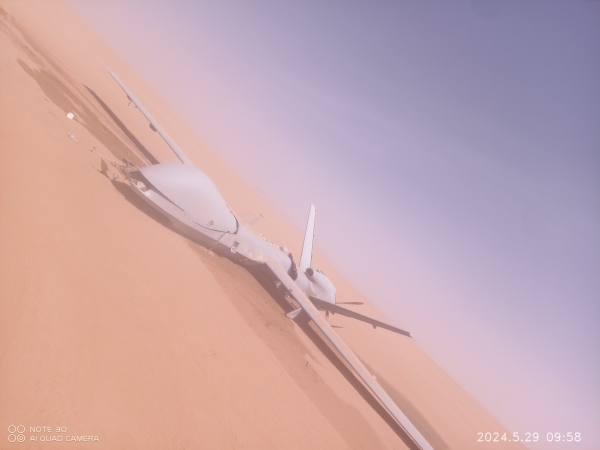 سقوط طائرة مُسيّرة مجهولة في صحراء مأرب