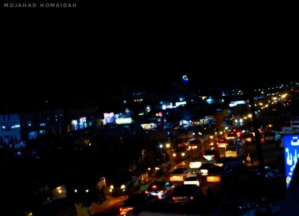 عدن.. خروج منظومة الكهرباء عن الخدمة كلياً في حي سكني بمنطقة اللحوم الشرقية