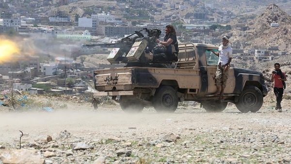 تجدد المعارك بين قوات الجيش ومليشيا الحوثي في جبهات تعز