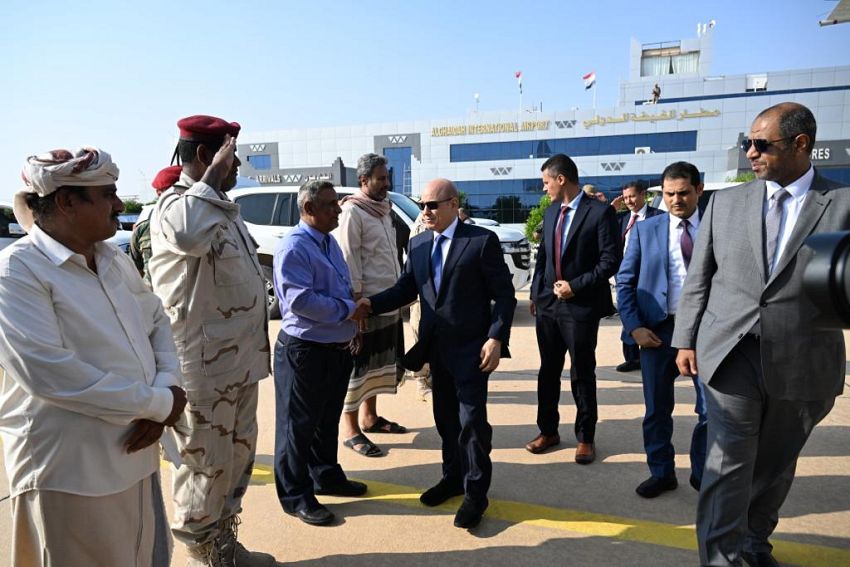 رئيس مجلس القيادة الرئاسي يعود إلى عدن 