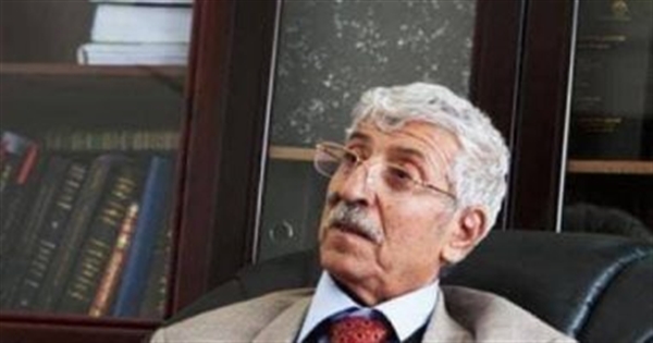 المجلس الرئاسي والحكومة والبرلمان ينعون الدكتور المقالح ويعدون رحيله خسارة لا تعوض