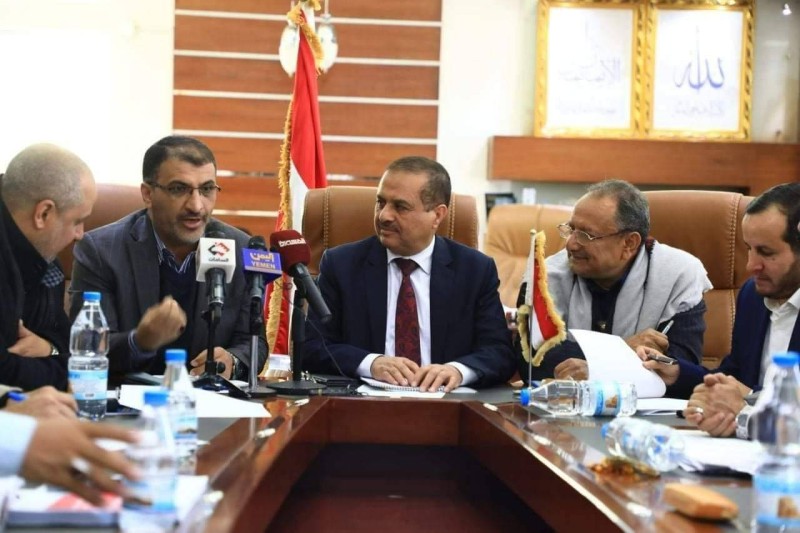 بتخطيط قيادات عليا.. صحيفة تكشف تفاصيل حيلة حوثية جديدة لسرقة أموال التجار والمواطنين