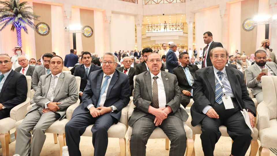 بن دغر: مشاورات الرياض ستوحد المقاومة والمواجهة ضد الحوثيين
