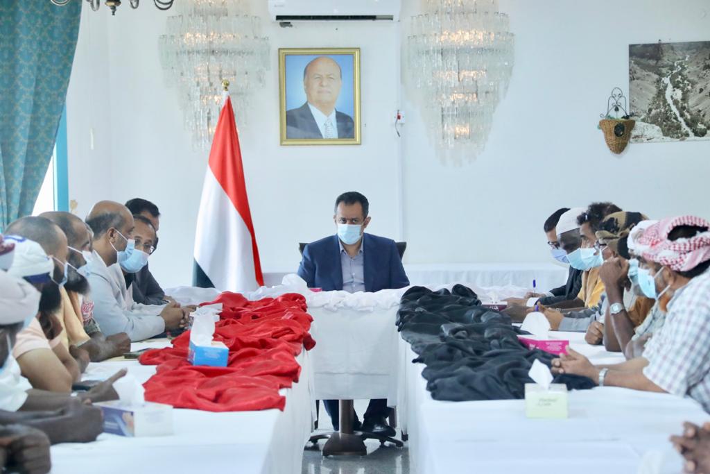 الحكومة تؤكد ضرورة وضع حلول لمشاكل الصيادين وتعزيز الرقابة البحرية