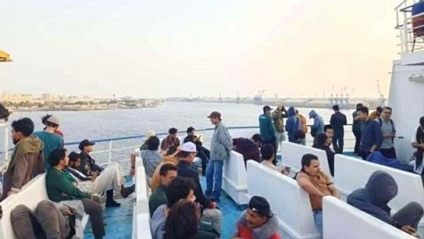 وصول الدفعة الثانية من اليمنيين العالقين في السودان إلى ميناء جدة