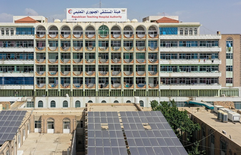 بسبب الاوضاع المعيشية الصعبة.. مواطن يشعل النار في جسده غرب اليمن
