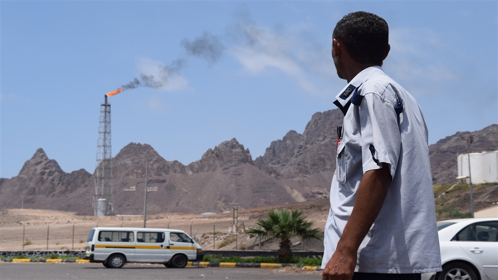 هل سمعت عن قطاعات يمنية تنتج نفطا في البحر الأحمر وخليج عدن وسقطرى؟.. خبير اقتصادي يكشف المستور