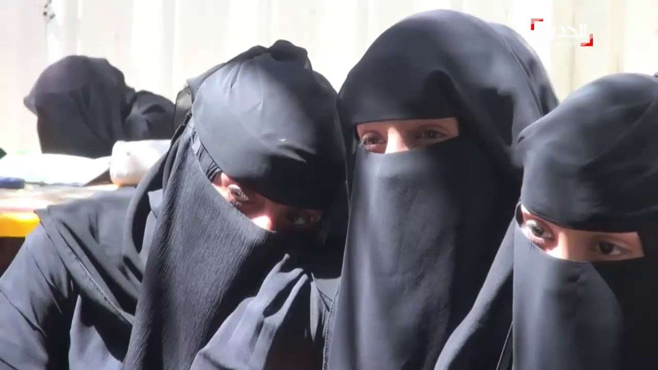 فصل طالبة بجامعة صنعاء والسبب قُبلة بريئة