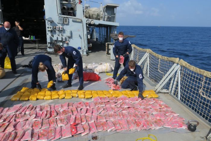 الجيش الأمريكي: ضبط مئات الكيلوغرامات من المخدرات في بحر العرب